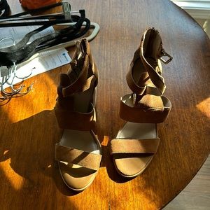 EUC Hinge Suede heels. Darling!